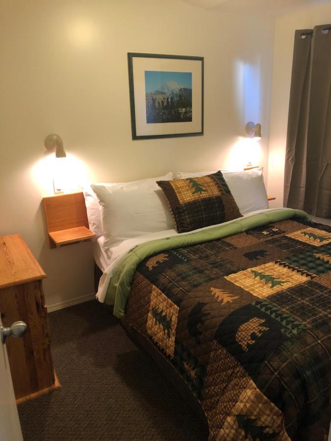 Mountain Springs Motel Radium Hot Springs Esterno foto
