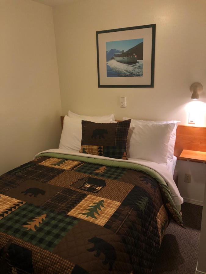 Mountain Springs Motel Radium Hot Springs Esterno foto