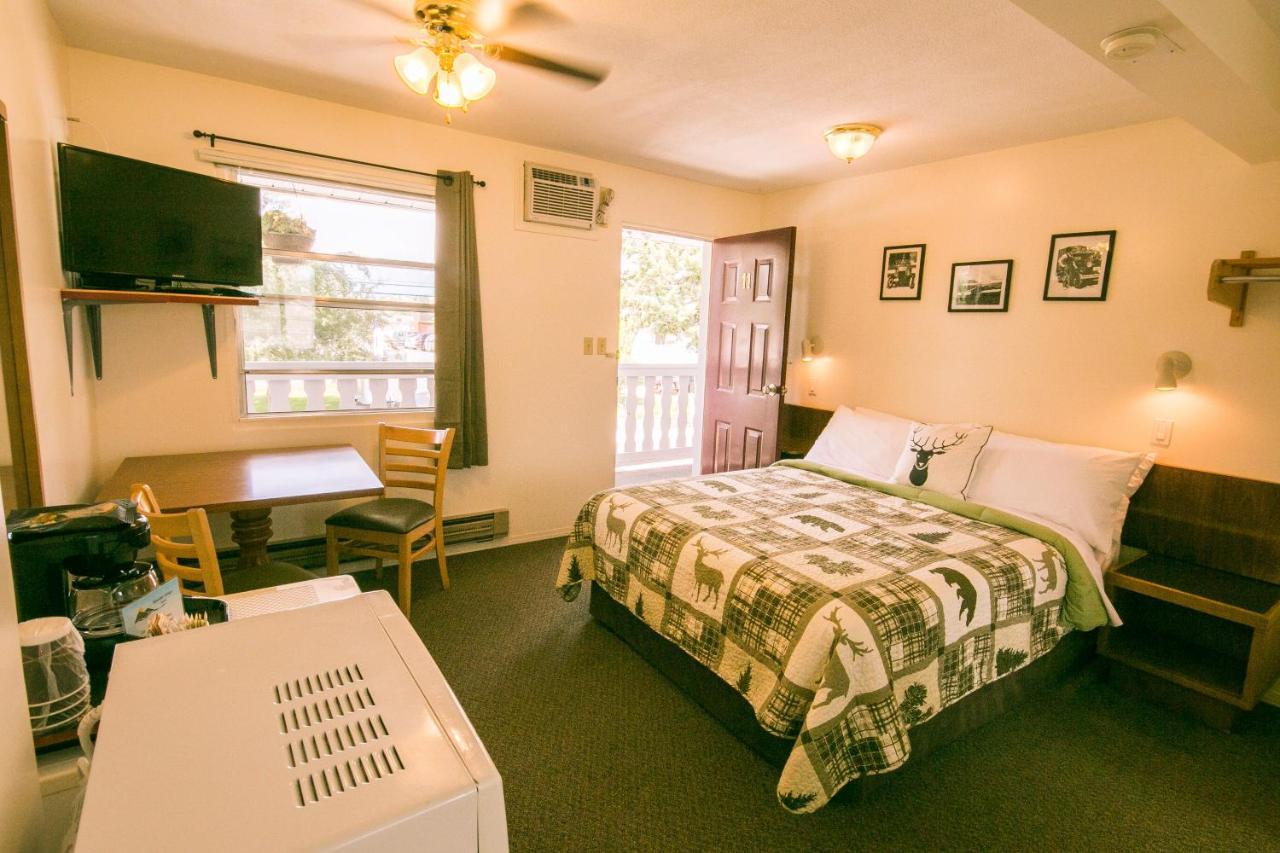 Mountain Springs Motel Radium Hot Springs Esterno foto