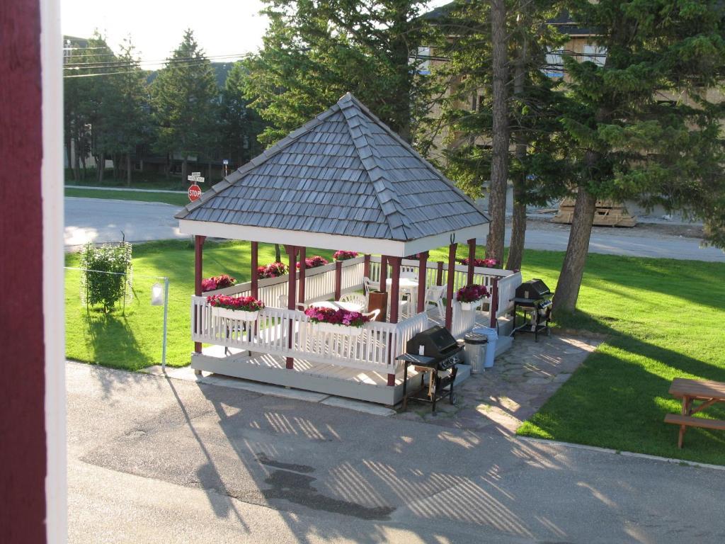 Mountain Springs Motel Radium Hot Springs Esterno foto